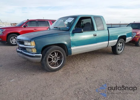 1997 Chevrolet C1500 Fleetside z USA, uszkodzony, nr VIN 2GCEC19R5V1178938